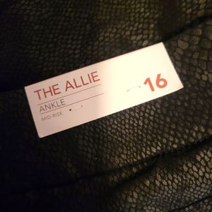 Lane Bryant The Allie collection ankle midrise snakeskin print pants size 16